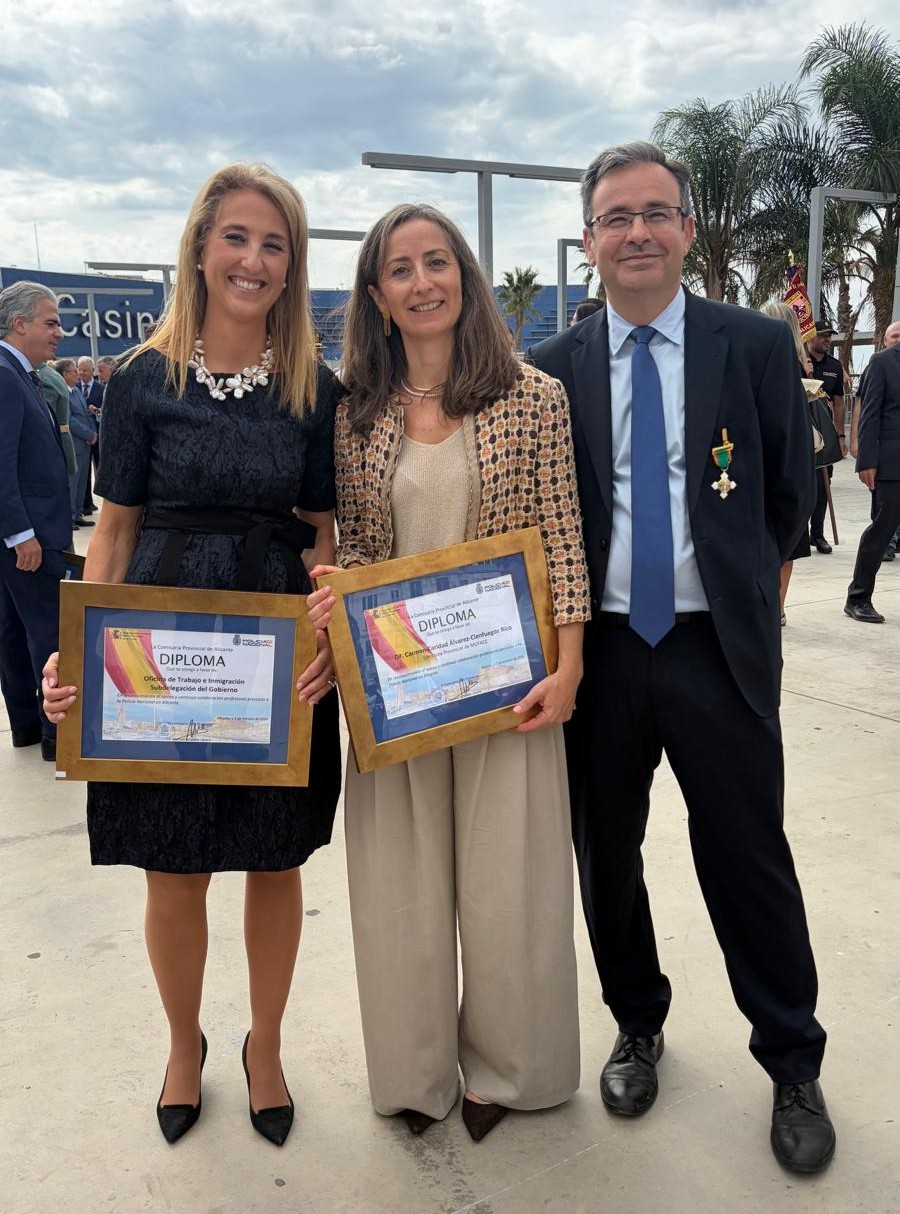 Diploma entregado a la directora provincial de Alicante