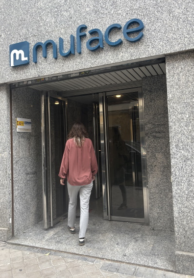 Atención presencial en Madrid. Entrada de la Sede