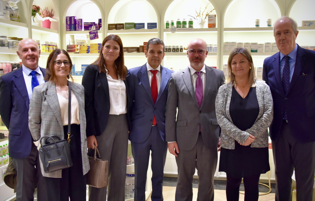 Los representantes de las entidades Asisa y Adeslas y la directora general de MUFACE