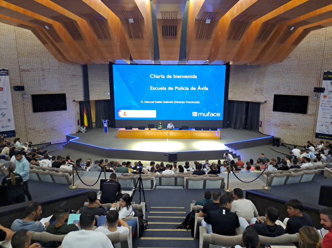 Charla Ávila alumnado policía