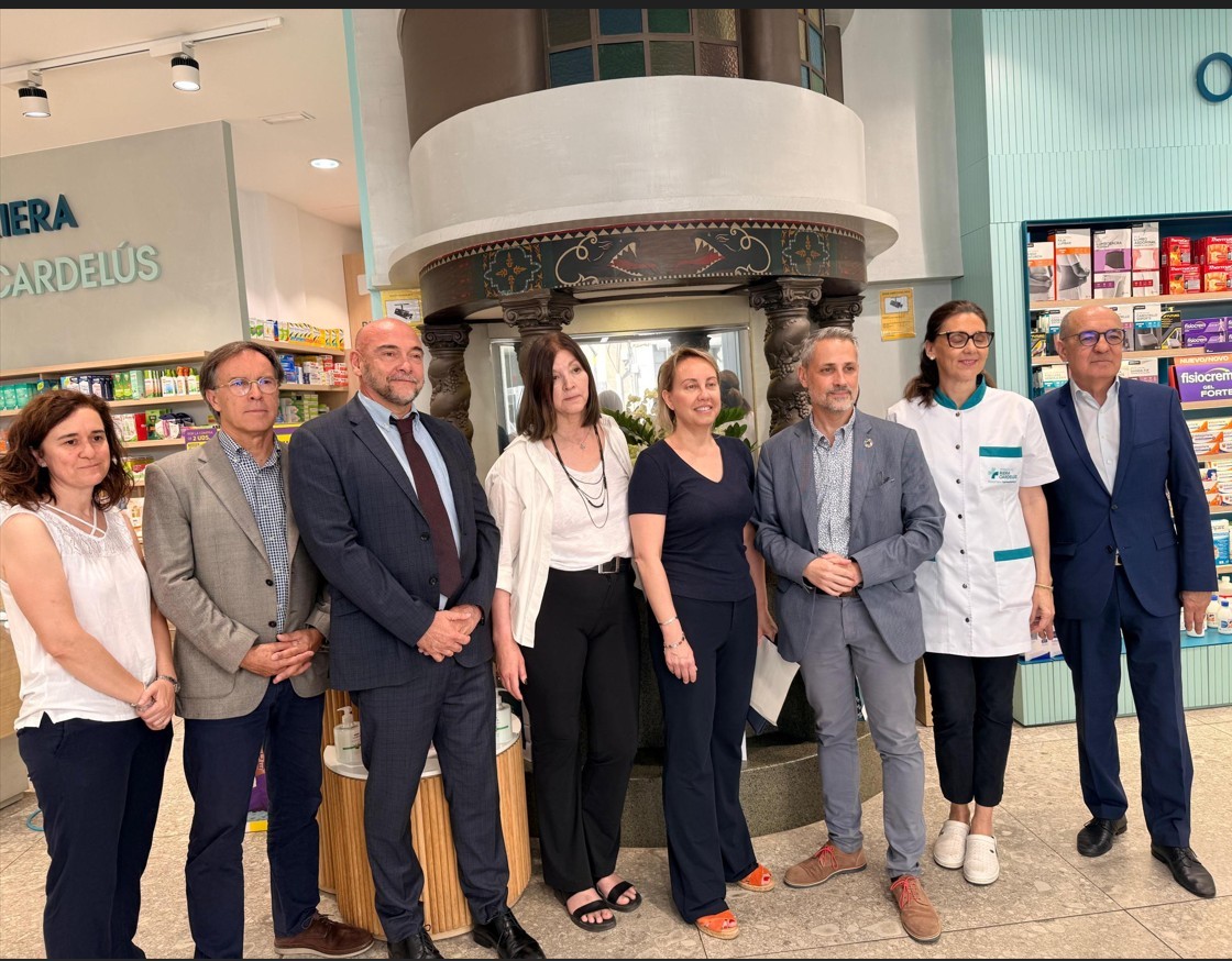 Asistentes al acto de primera dispensación de e-receta en Girona