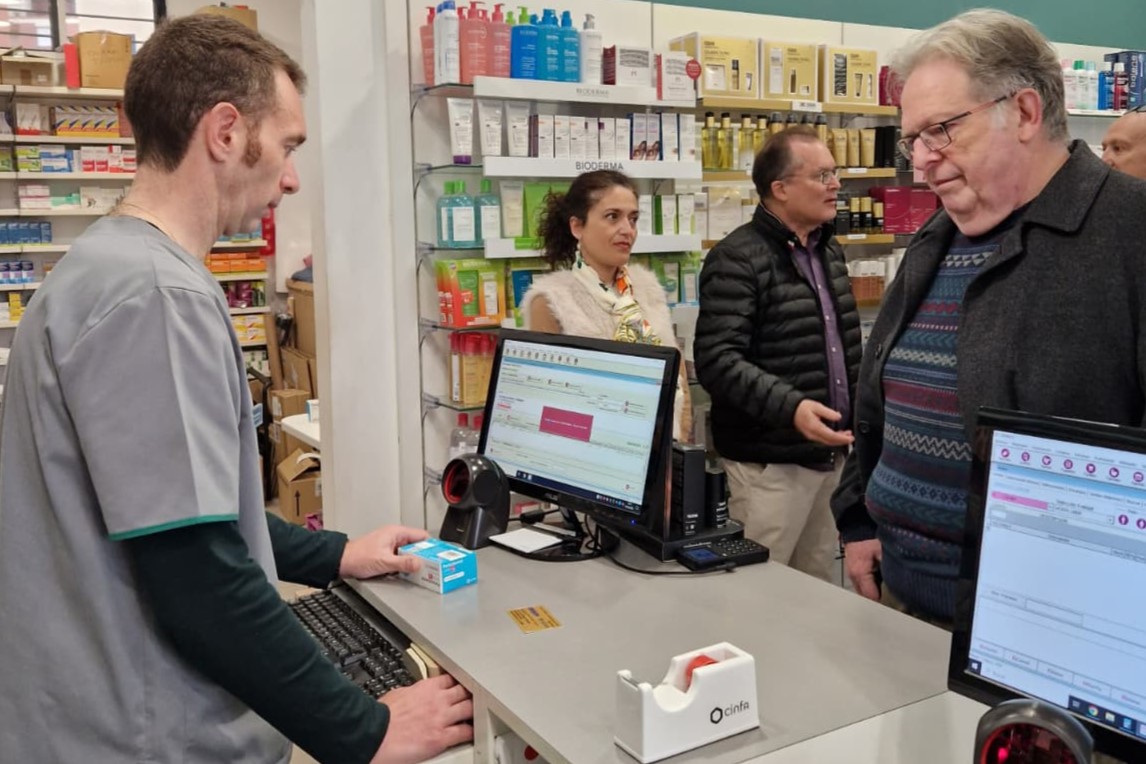 Primer mutualista recogiendo su medicamento con e-receta en la Comunitat Valenciana