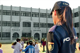 40 años mujer policia