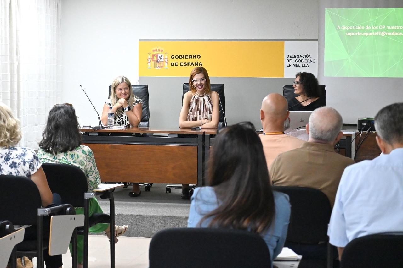 con la Delegada del Gobierno de Melilla