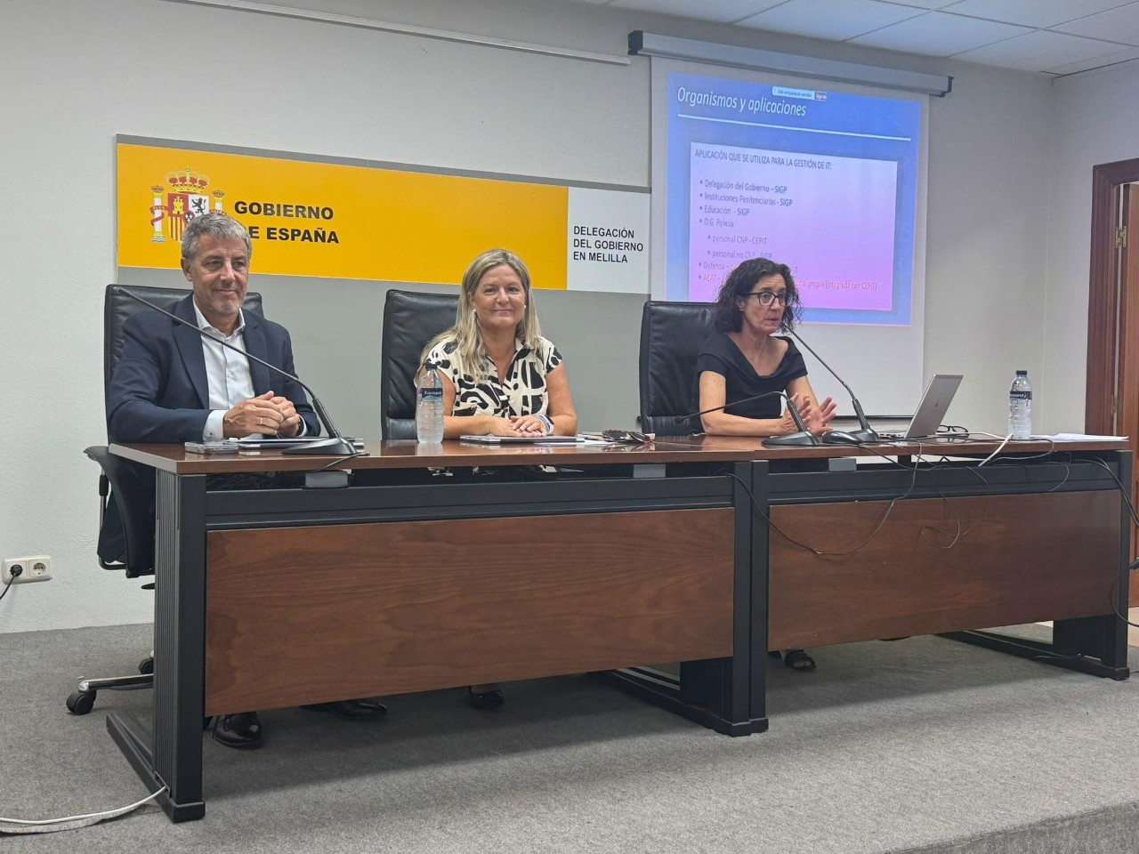 José Antonio Navarro, Myriam Pallarés y Elena Alonso, de izquierda a derecha